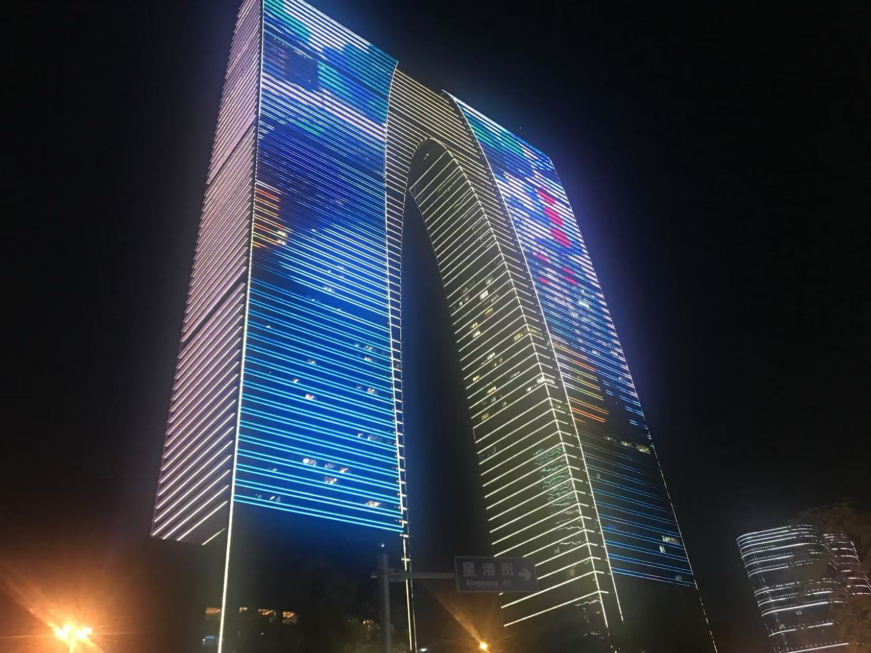 3 东方之门 夜景.jpg